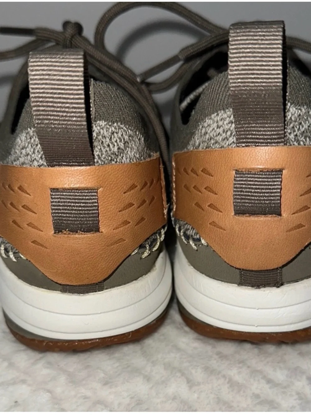 Merrell Vibram Sole sneakers in Gridway Gray like-new - Picture 6 of 6